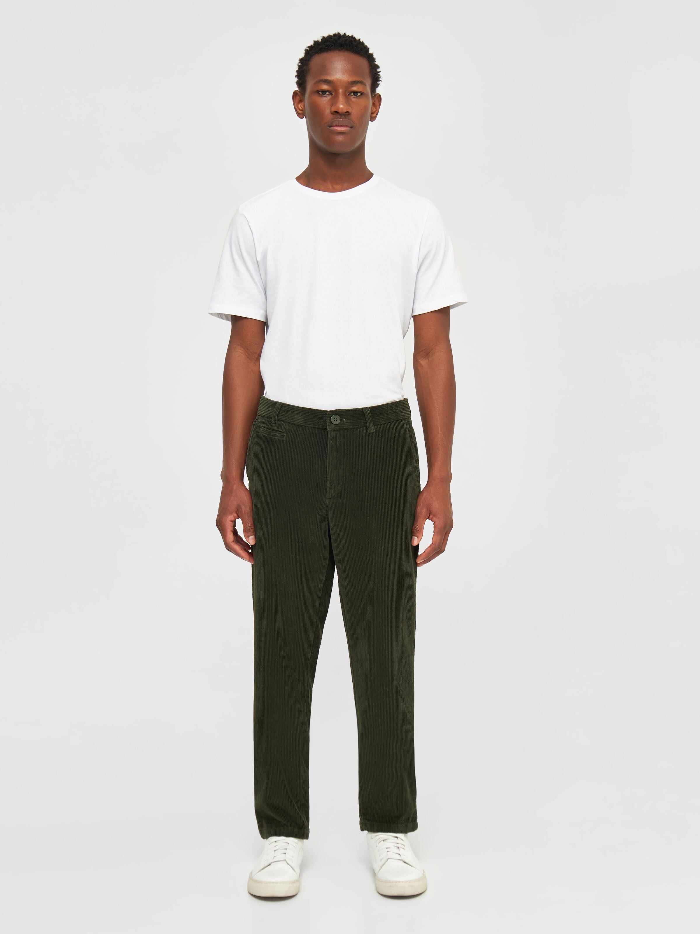 Knowledge Cotton Apparel / Herren-Hose / CHUCK regular 8-wales corduroy chin